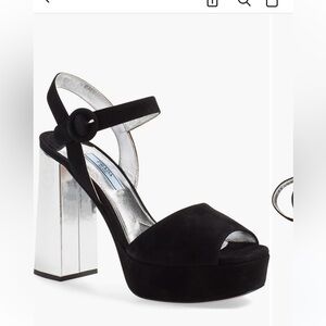 Love this Prada shoe but these days are over / 38
Block heel 
Very comfy